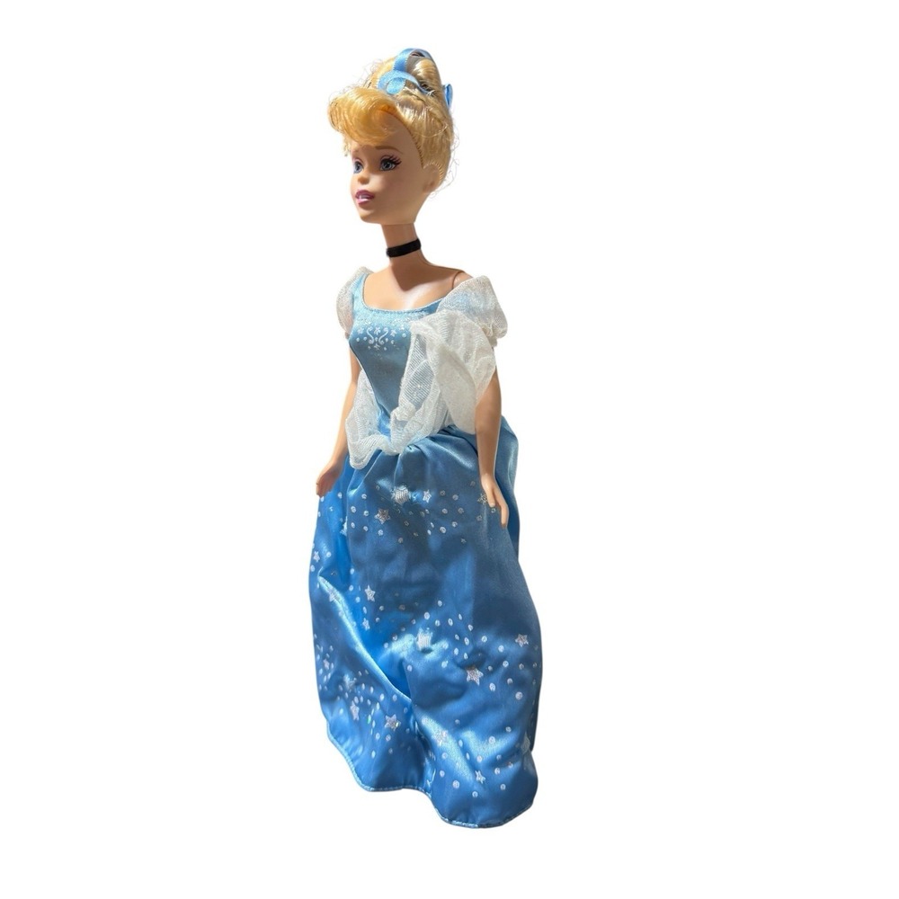 Disney‎ Princess Cinderella Barbie Doll Light Feet Dress - Picture 2 of 11